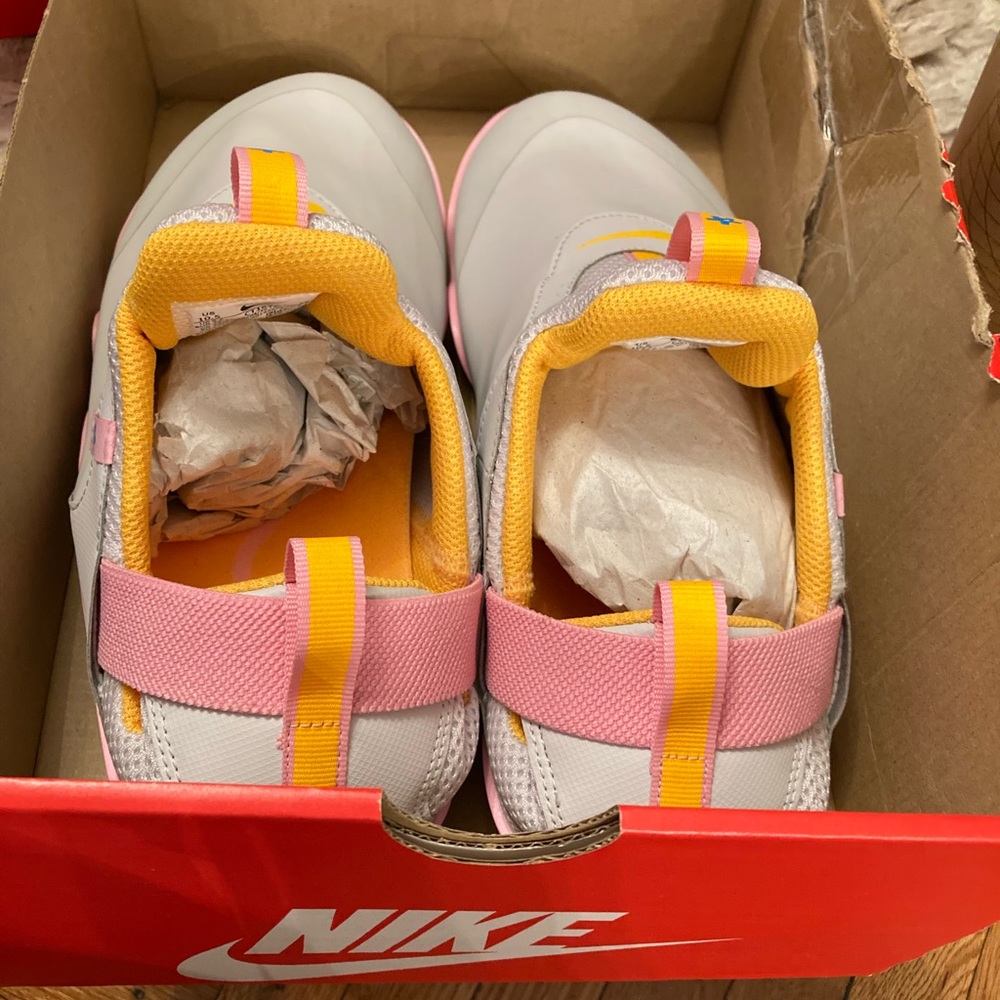 Nike zoom pulse man 10.5 woman 12